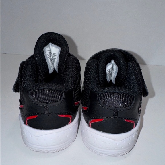 Toddler NIKE AIR JORDAN MAX AURA 9C SHOES red black velcro size 5C - Picture 2 of 5